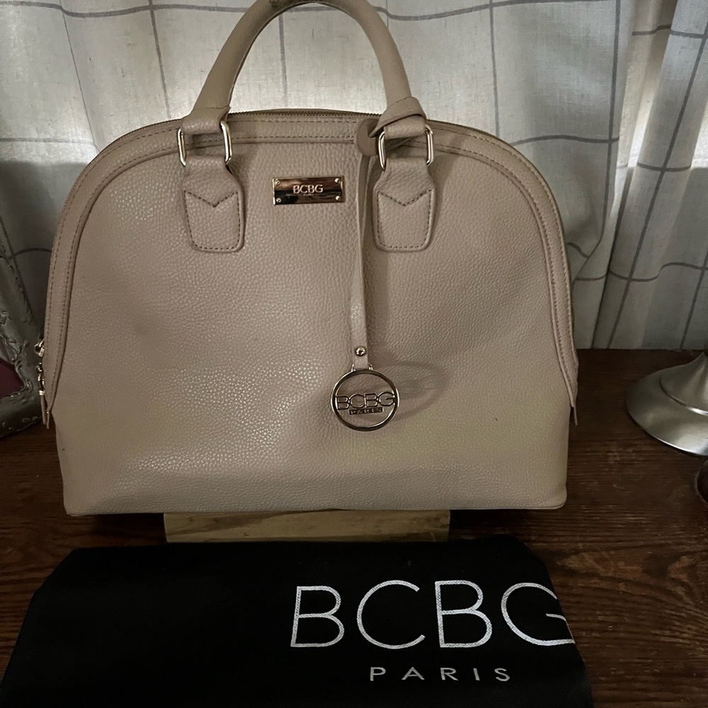BCBG paris leather PURSE.